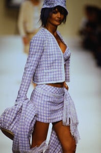 1363014281_chanel-ss-1994(3).thumb.jpg.0c28cf450a7415657d2cbb9a3edc03c7.jpg