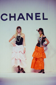 1373847543_joanna-chanel-ss-1991(4).thumb.jpg.f9766e4b876ff17266d793677dab9268.jpg