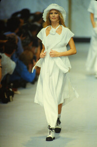 1373922864_chanel-ss-1993(22).thumb.jpg.2c09741434642da606960d0e76650e52.jpg