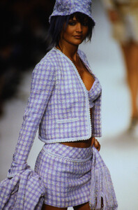 137628114_chanel-ss-1994(4).thumb.jpg.7ef439bdfa31b5618c1b36a34015cbb4.jpg