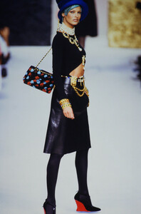 1381451211_chanel-hc-fw-1992(1).thumb.jpg.e2f884e7d9100512d7d7c2470f75fc03.jpg