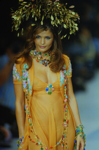 1388624978_chanel-ss-1993(9).thumb.jpg.0a0d8b8a3b5297652f142462bddc46aa.jpg