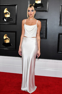 Dua+Lipa+62nd+Annual+GRAMMY+Awards+Arrivals+Tp9Xqjodvkyx.jpg