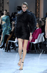 141133452_AlexandreVauthierRunwayParisFashionWeekEXfdIl2c21gx.thumb.jpg.7acfd70895eb2df4b9aaedbf6b383221.jpg