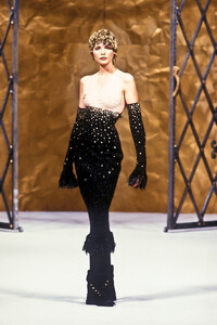 141496081_Chanel1993HauteCouture276.thumb.jpg.72b3d771e10cd9f5e654f438b90f1d3e.jpg