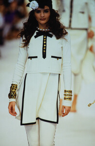 1415230715_chanel-fw-1991(9).thumb.jpg.1786c42e122055b4d480ca04a0624b80.jpg