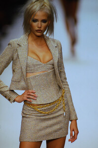 1433327673_chanel-ss-1994(1).thumb.jpg.80712ed345734834679dd421f49ceedd.jpg