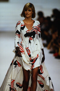 143976833_chanel-hc-ss-1994(24).thumb.jpg.36139d96dc3ffb79fe2543a6cd7e8793.jpg