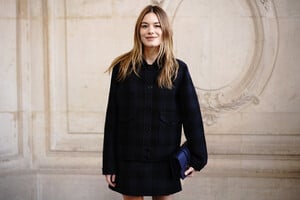 Camille+Rowe+Dior+Photocall+Paris+Fashion+bTzXwDHHYZpx.jpg