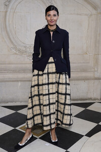 Giovanna+Battaglia+Dior+Photocall+Paris+Fashion+ELtfak9tYuwx.jpg