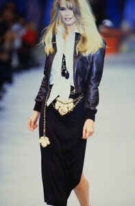 1501263736_chanel-ss-1992(5).thumb.jpg.eb0b46d978fba19e511bf4611ffb4e87.jpg