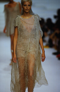 1519009498_chanel-hc-ss-1994(29).thumb.jpg.991a2c3e0e8c7247dd40790608326d00.jpg