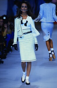 1521150064_chanel-ss-1992(3).thumb.jpg.021519bbda1670800466fb31ff64802e.jpg