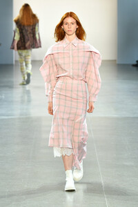 1522413418_DamoWangRunwaySeptember2019NewYorkFashionISvhoYYTmWQx.thumb.jpg.ca2dc835f64f192606c2c25c7407a79a.jpg