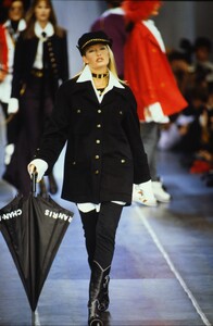 1534303975_chanel-fw-1993(1).thumb.jpg.2792c89266067ab7de3222844af5ed43.jpg