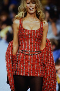 1546168262_chanel-hc-fw-1993(15).thumb.jpg.e47b24500a455e3ce64d3d225f97e09d.jpg