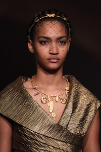1547959739_DiorRunwayParisFashionWeekHauteCouture7uf_-4kpYSax.thumb.jpg.19f6b15f4d7b0926b388e0dd5224a417.jpg