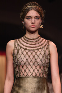 1559431701_DiorRunwayParisFashionWeekHauteCouturehXdqwrHjDukx.thumb.jpg.a26d019aa309ee8b557b8bd52cdc7b3e.jpg