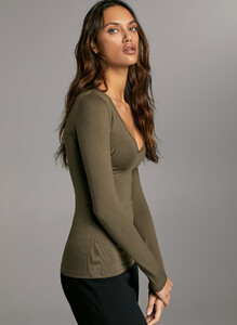 aritzia 4.3.jpg