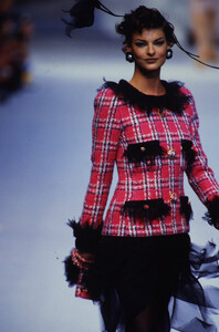 1595010368_chanel-hc-ss-1992(12).thumb.jpg.3173bd04851185667145cf9f496e26f7.jpg