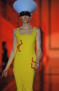 1611183504_versace-hc-1993(3).thumb.jpg.afeb810ffafc9fc5f840c4e609645656.jpg