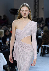 162178818_AlexandreVauthierRunwayParisFashionWeekxPuAp0H2nd2x.thumb.jpg.104c5a1fb9df63af77eac737f7c6d143.jpg