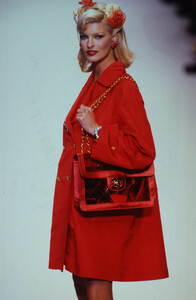 1627428253_chanel-ss-1995(8).thumb.jpg.4c45d5ecbb448d30dcc255ad803a0e11.jpg