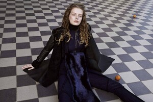 1649933423_LisaBurestad_Gioconda-August(8).thumb.jpg.dd778444bd4e0ddeeba98e097ef8cafd.jpg