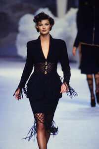 1650179150_chanel-hc-ss-1992(3).thumb.jpg.12eb1b0150b0bc0fee86b45b6b93e285.jpg