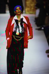 1670267276_chanel-hc-fw-1992(8).thumb.jpg.ef5d22dbfab59ed0059b63f5ecdb0ab4.jpg
