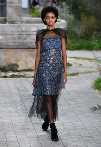 1675606067_ChanelRunwayParisFashionWeekHauteCouturebvEjDgAheGyx.thumb.jpg.affd649c9cdb1ffe0bb87206116a13e3.jpg