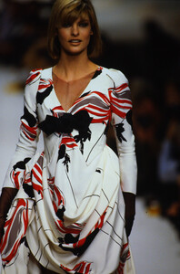 1677570267_chanel-hc-ss-1994(20).thumb.jpg.a3794d117356134780c7223b62a48cde.jpg