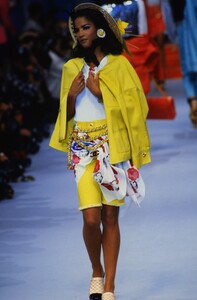 1684346247_chanel-ss-1992(5).thumb.jpg.d098c2ec702ed832ab7095db52c1a48c.jpg