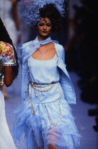 1694358654_chanel-hc-ss-1992(30).thumb.jpg.de0da4e16edbdf3efada31a91aaf1f3d.jpg