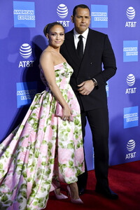 Jennifer+Lopez+31st+Annual+Palm+Springs+International+j45A3VzeU1Px.jpg