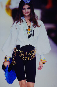 1704030833_chanel-ss-1991(16).thumb.jpg.269d11481ee30e23fc77a8ff6a4b270a.jpg