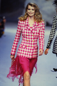 1711973071_chanel-hc-ss-1992(9).thumb.jpg.809d536e5d5b04707ec8928b2293d11a.jpg