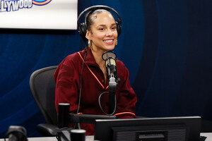 Alicia+Keys+Visits+SiriusXM+Hollywood+Studio+VvTJxoo5Xqjx.jpg