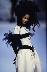 1725313424_chanel-hc-ss-1992(3).thumb.jpg.1a103707f0704548f8ddd9b7d01cdd40.jpg