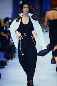 1730941719_chanel-ss-1992(1).thumb.jpg.9dd111e14eb5728cfa3e2bba304d8413.jpg