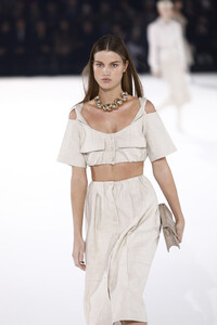 17699098_JacquemusRunwayParisFashionWeekMenswearUXXX3xdPuUlx.thumb.jpg.581bd7ca03365768fa27340878928a75.jpg