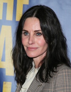 Courteney+Cox+Last+Ship+Opening+Night+Performance+uHR17U7GU4ex.jpg