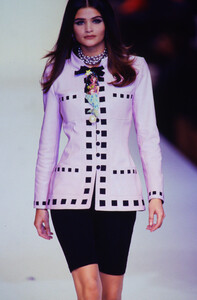 1798253793_chanel-ss-1991(11).thumb.jpg.98c0a504304202b32f3b84613d3e6f65.jpg