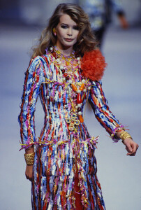 1801976778_chanel-hc-ss-1992(1).thumb.jpg.191a3d5dc013ae95625078eb55522213.jpg