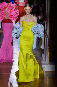 Valentino+Spring+2020+eX8cLDYit66x.jpg