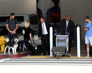       hou080120BZNimage6.jpg