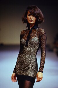 1838907219_azzedine-alaia-fw-1990(34).thumb.jpg.9d8021920ec94cfd5400824a85197141.jpg