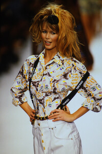 184040340_chanel-ss-1994(19).thumb.jpg.37f2bf87b410be171c453eb5957816f1.jpg