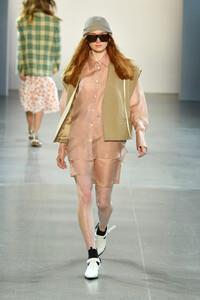 Damo+Wang+Runway+September+2019+New+York+Fashion+AeLJ32q09xox.jpg