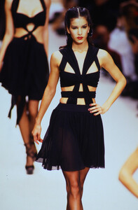 1851273724_chanel-ss-1995(7).thumb.jpg.e949ee5357202f07a9d85cfe1e82661a.jpg